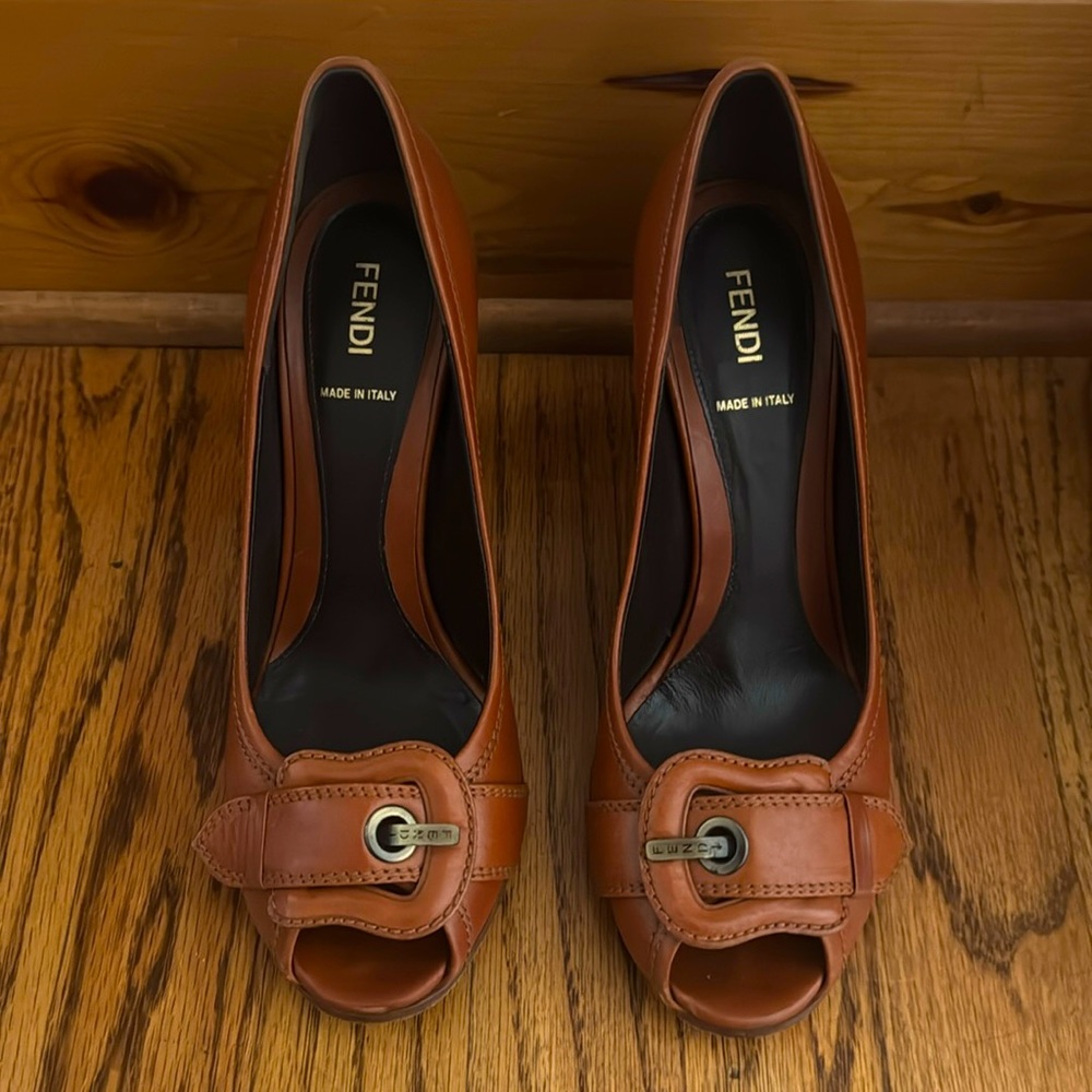 Fendi B Buckle Open Toe Cognac Pump Peep-Toe Heels - Sz 39